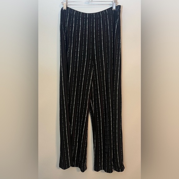 Chico's Travelers Brown and White Striped Short Pants Chico's Size 2, US Size 12 - Picture 1 of 9